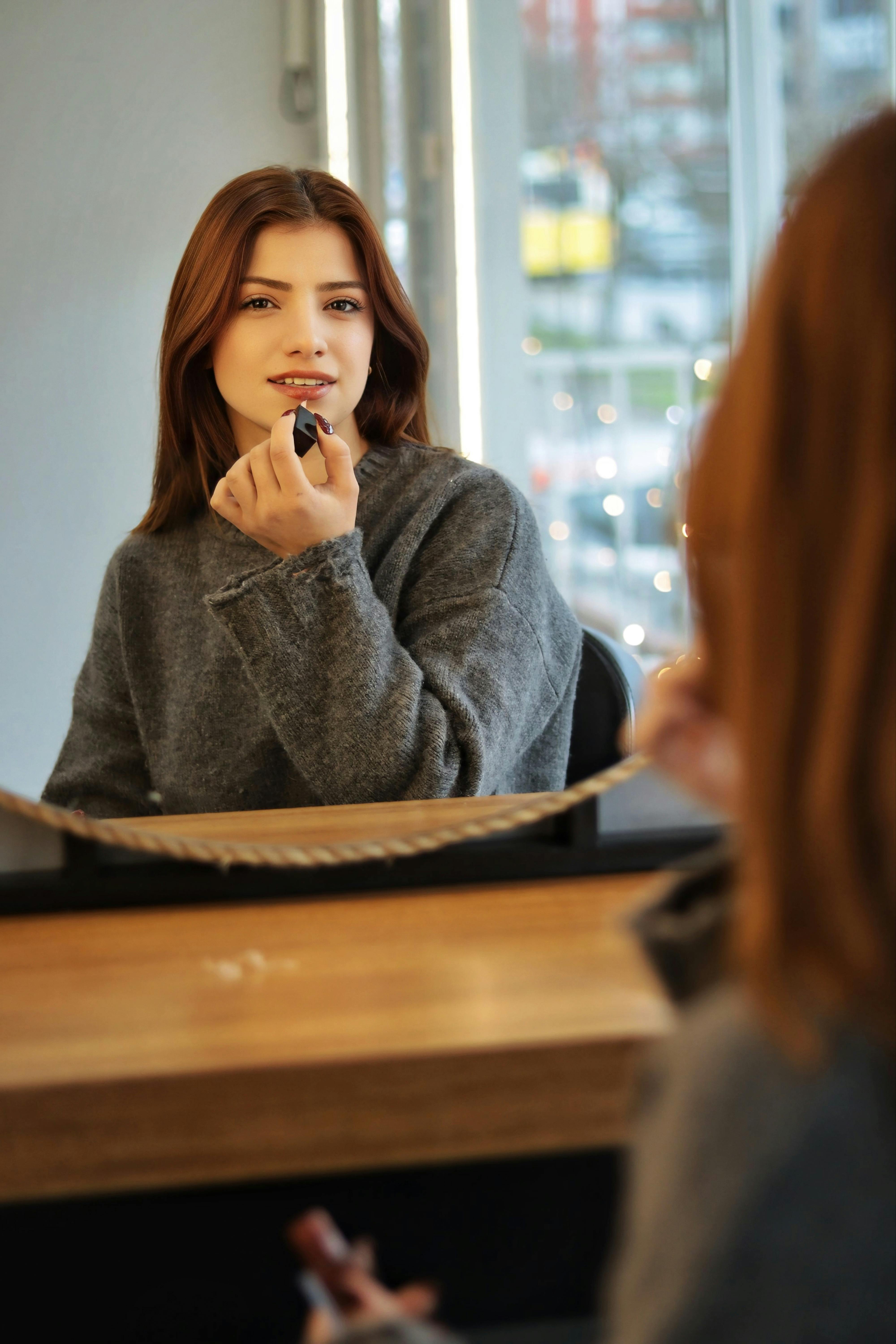 星豆传媒影视平台轮播海报：科技感与运动氛围